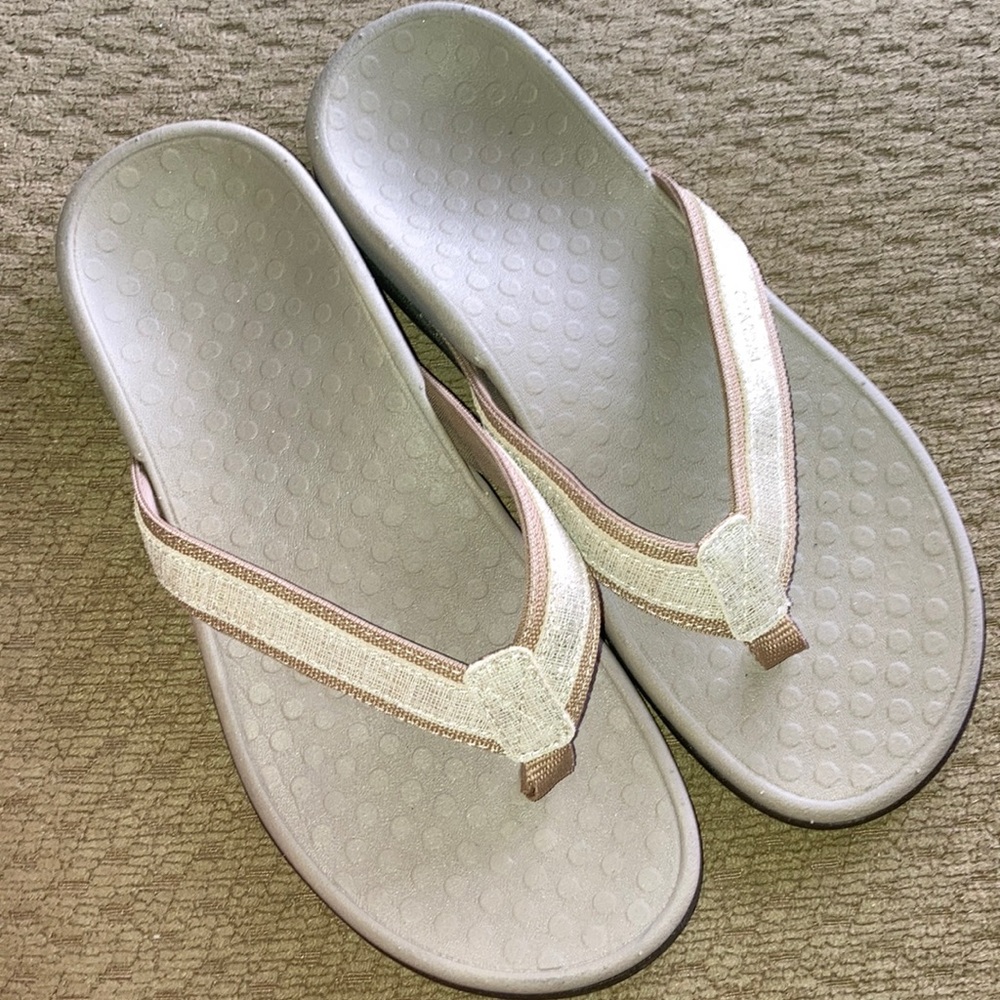 • vionic • sandals